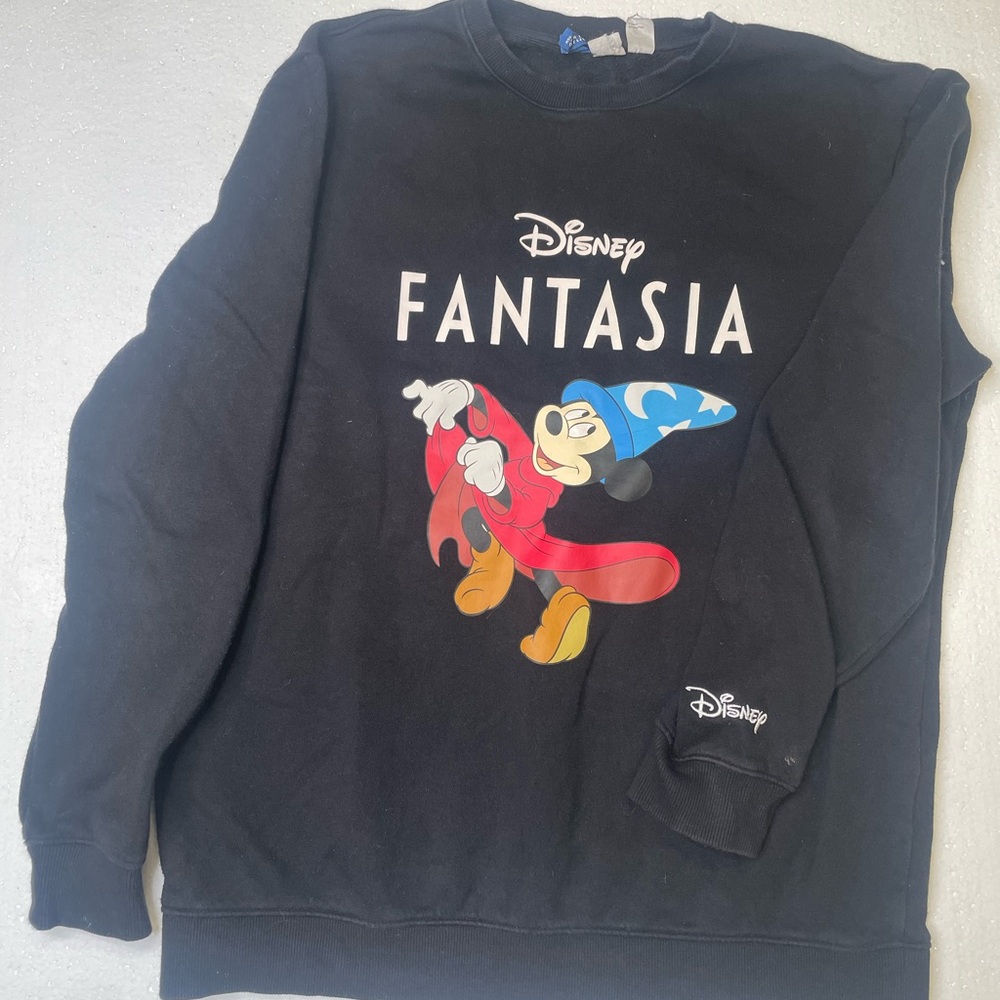 Disney men crewneck size medium